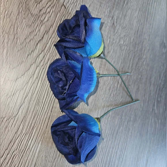 Artificial Roses - Picture 3 of 8